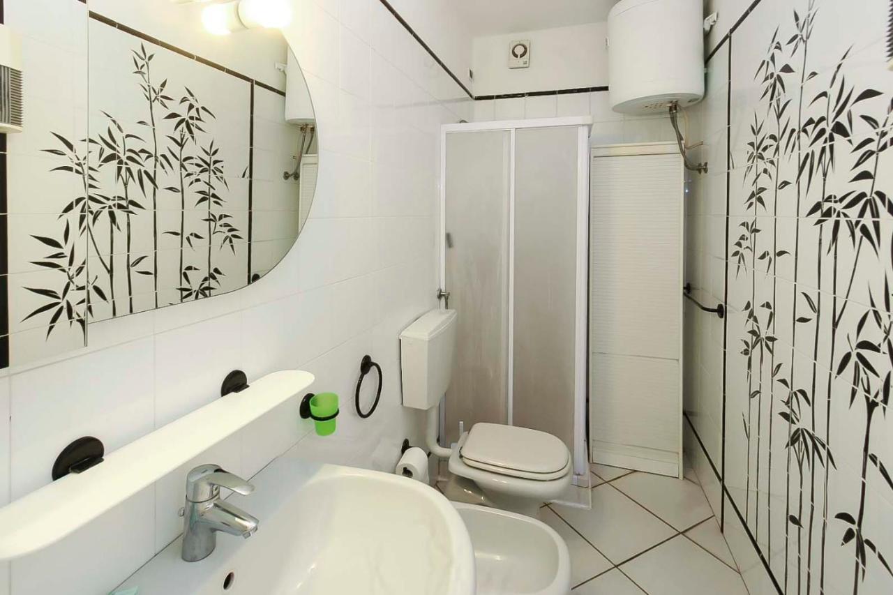 Appartamenti Residence Il Porto 13 E 16 포르투 아주로 외부 사진