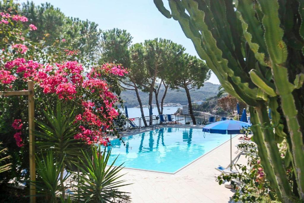 Appartamenti Residence Il Porto 13 E 16 포르투 아주로 외부 사진